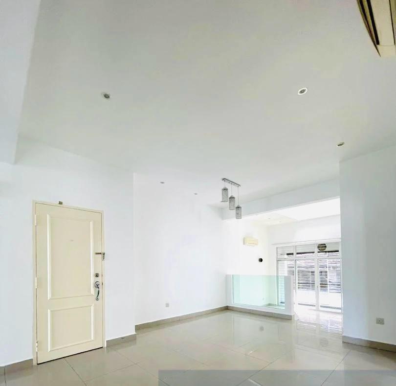 Bayan Villa, 3-Room 3-Bath, High Ceilings, Airy with Lots of Sunlight