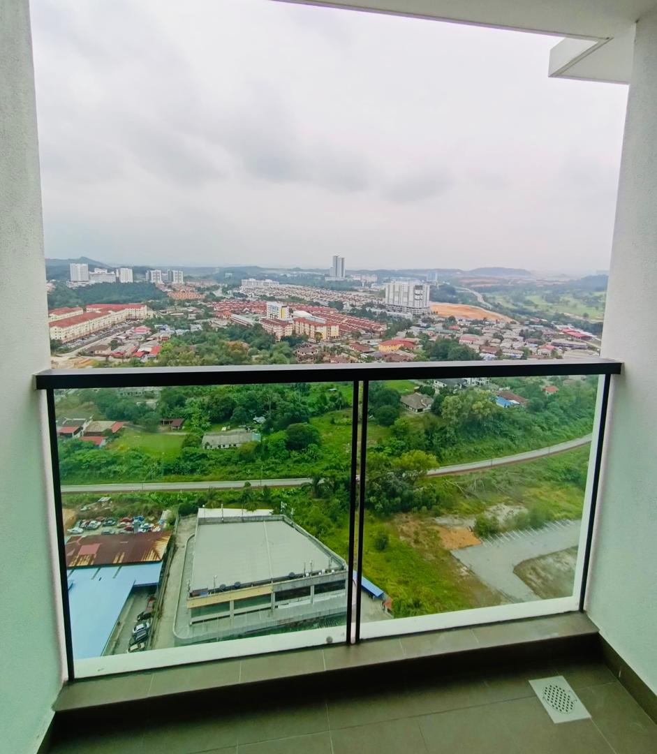 Vista Bangi, 3 Room 2 Bath Semi Furnish, Aircon Hotbath Kitchen Ready, Near Trains