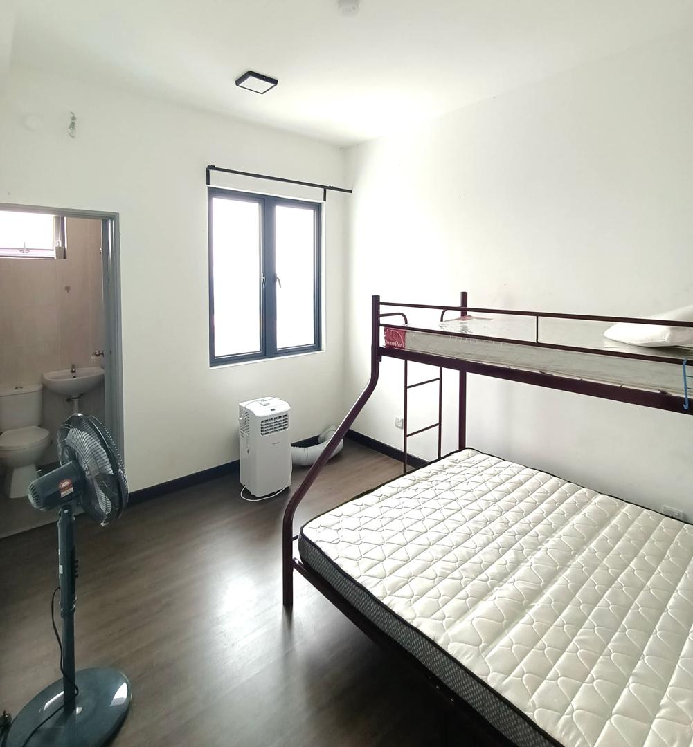 Vista Bangi, 3 Room 2 Bath Semi Furnish, Aircon Hotbath Kitchen Ready, Near Trains