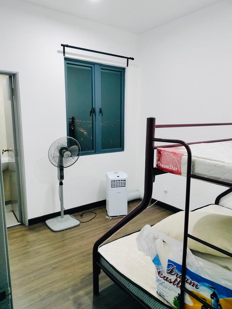 Vista Bangi, 3 Room 2 Bath Semi Furnish, Aircon Hotbath Kitchen Ready, Near Trains