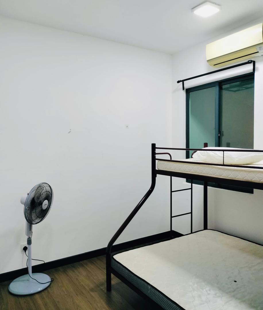 Vista Bangi, 3 Room 2 Bath Semi Furnish, Aircon Hotbath Kitchen Ready, Near Trains