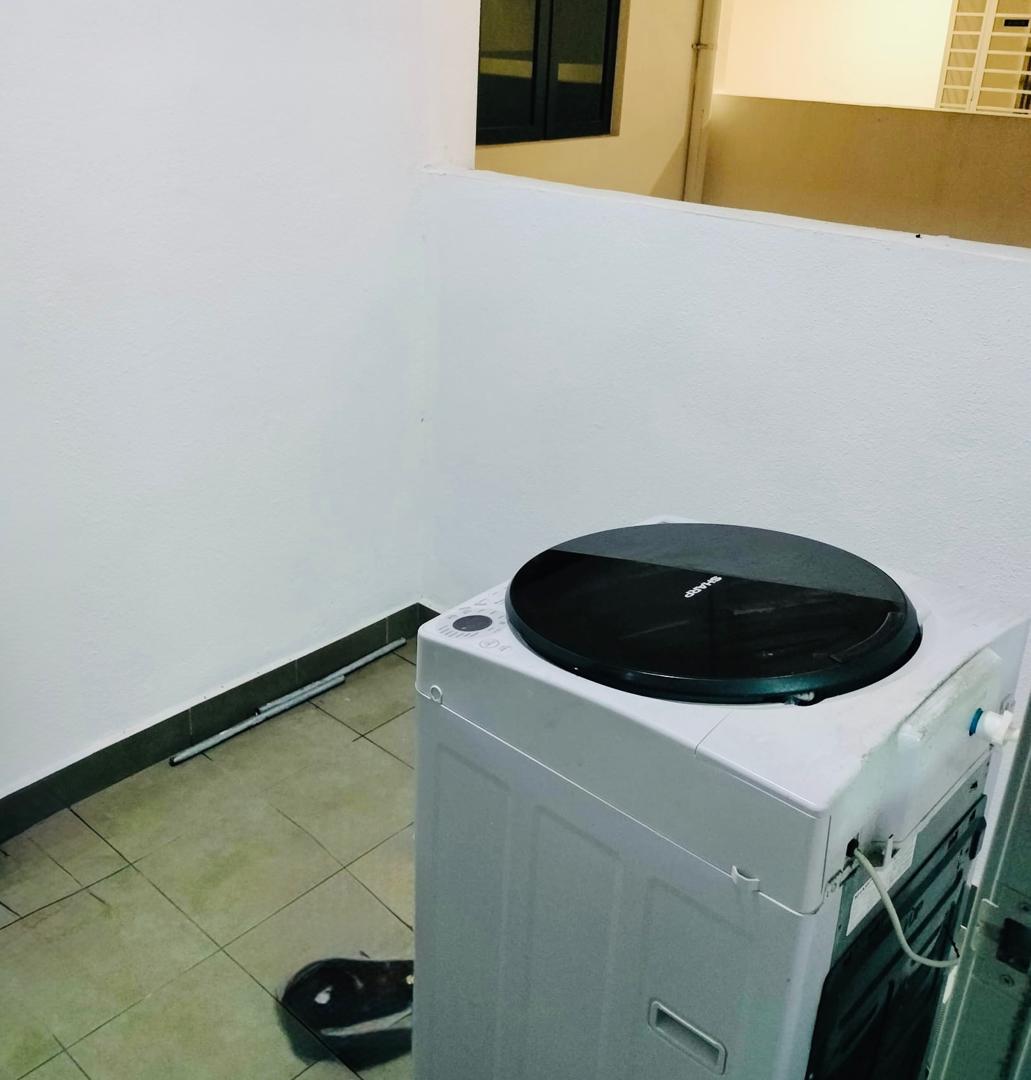 Vista Bangi, 3 Room 2 Bath Semi Furnish, Aircon Hotbath Kitchen Ready, Near Trains
