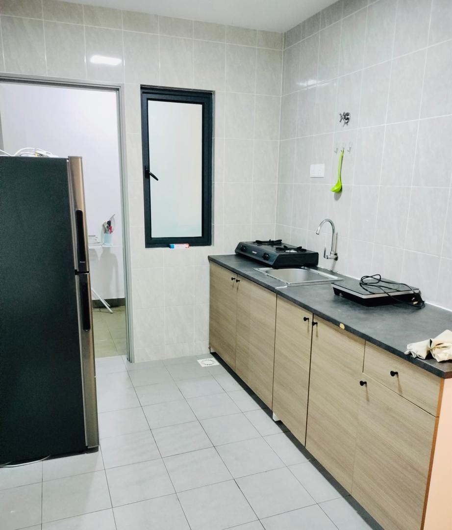 Vista Bangi, 3 Room 2 Bath Semi Furnish, Aircon Hotbath Kitchen Ready, Near Trains