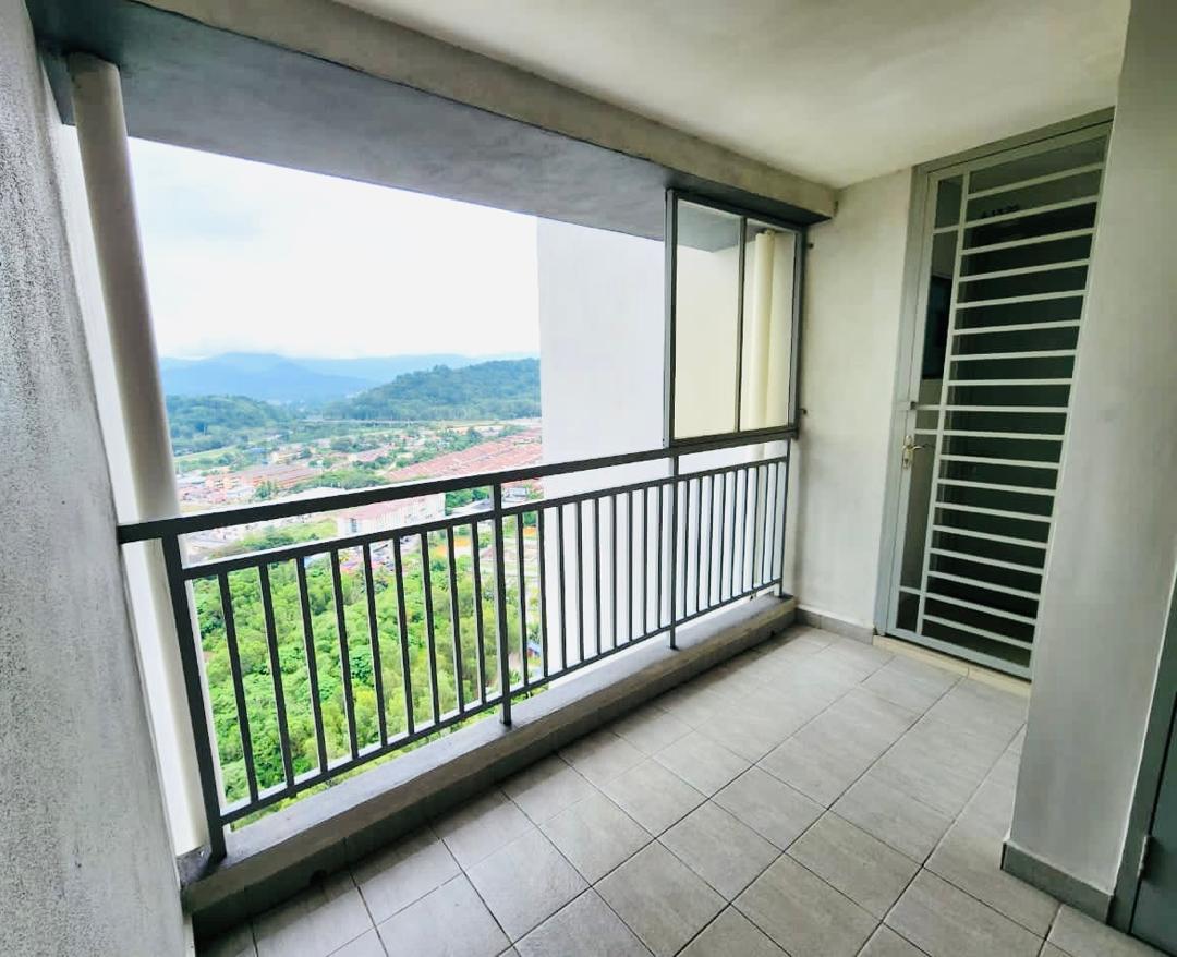 Ayuman Suites, 3 Room 2 Bath, Fully Furnish, Aircon Hotbath Kitchen Ready, Near Bus Stop
