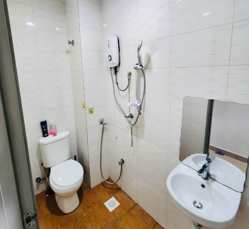 Ayuman Suites, 3 Room 2 Bath, Fully Furnish, Aircon Hotbath Kitchen Ready, Near Bus Stop