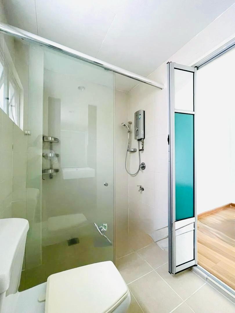 Bayan Villa, 3-Room 3-Bath, High Ceilings, Airy with Lots of Sunlight