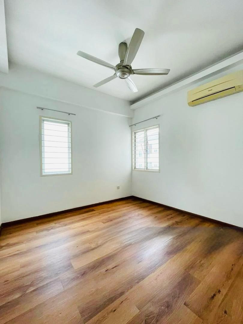 Bayan Villa, 3-Room 3-Bath, High Ceilings, Airy with Lots of Sunlight
