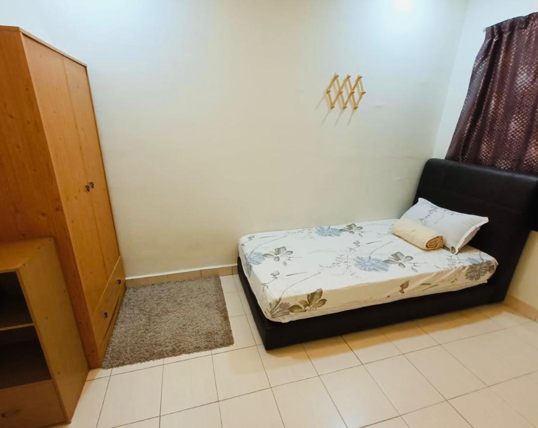 Serdang Villa, 3 Room 2 Bath 1 Parking, Semi Furnished, Bukit Serdang @ Seri Kembangan